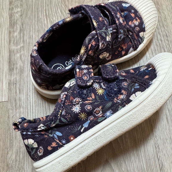 Cat & Jack Kids' Dark Floral Sneakers - Picture 4 of 5
